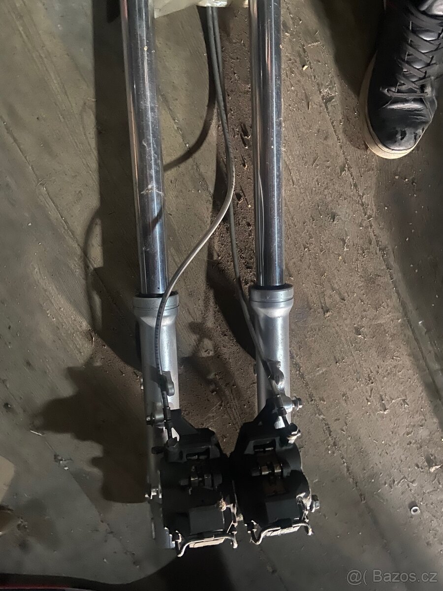 Předek Yamaha thunderace - 2