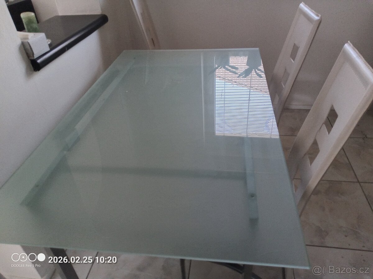 Prodám skleněný stůl jidelni - 2