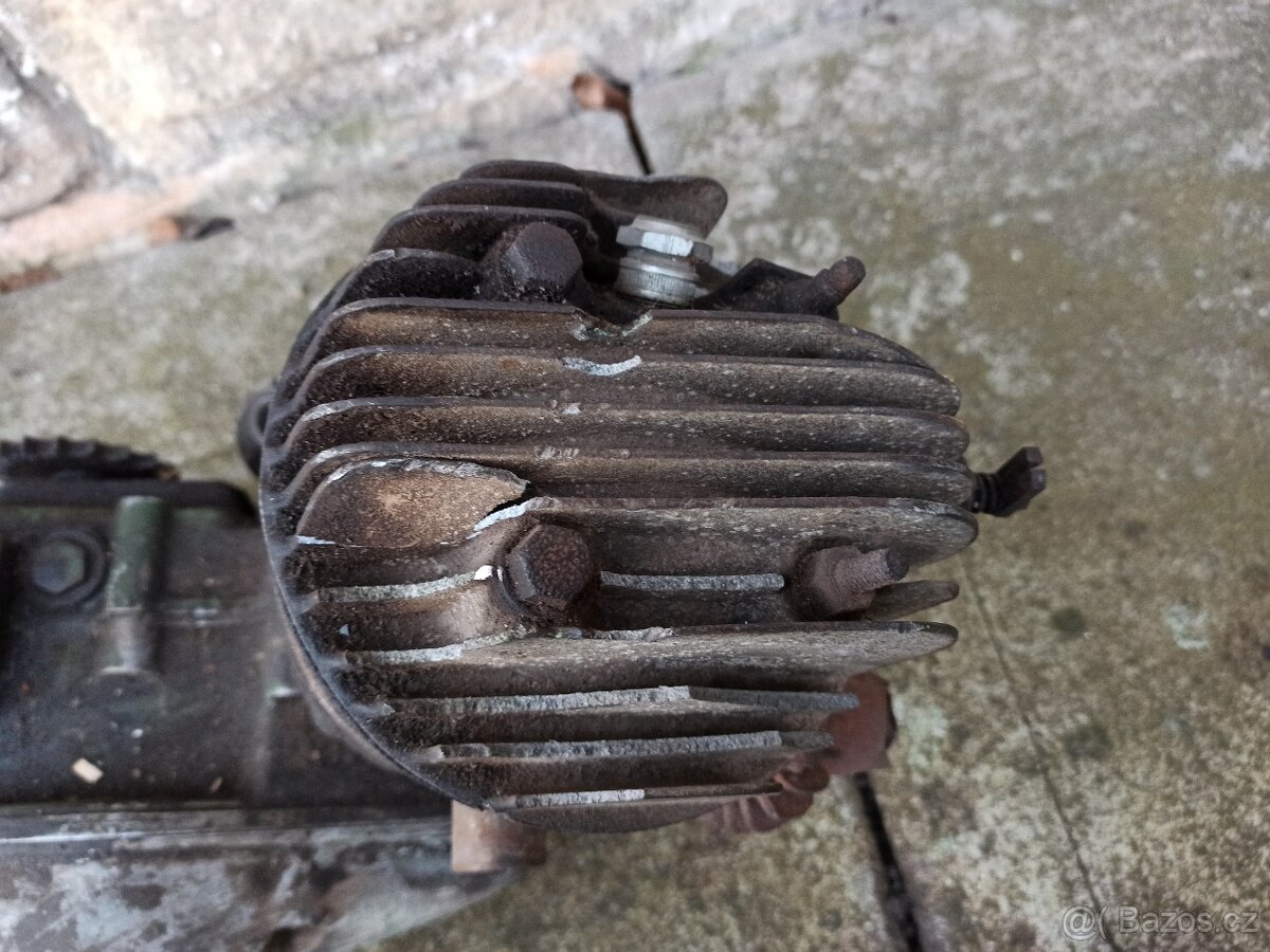 Motor ČZ 250 sport - 2