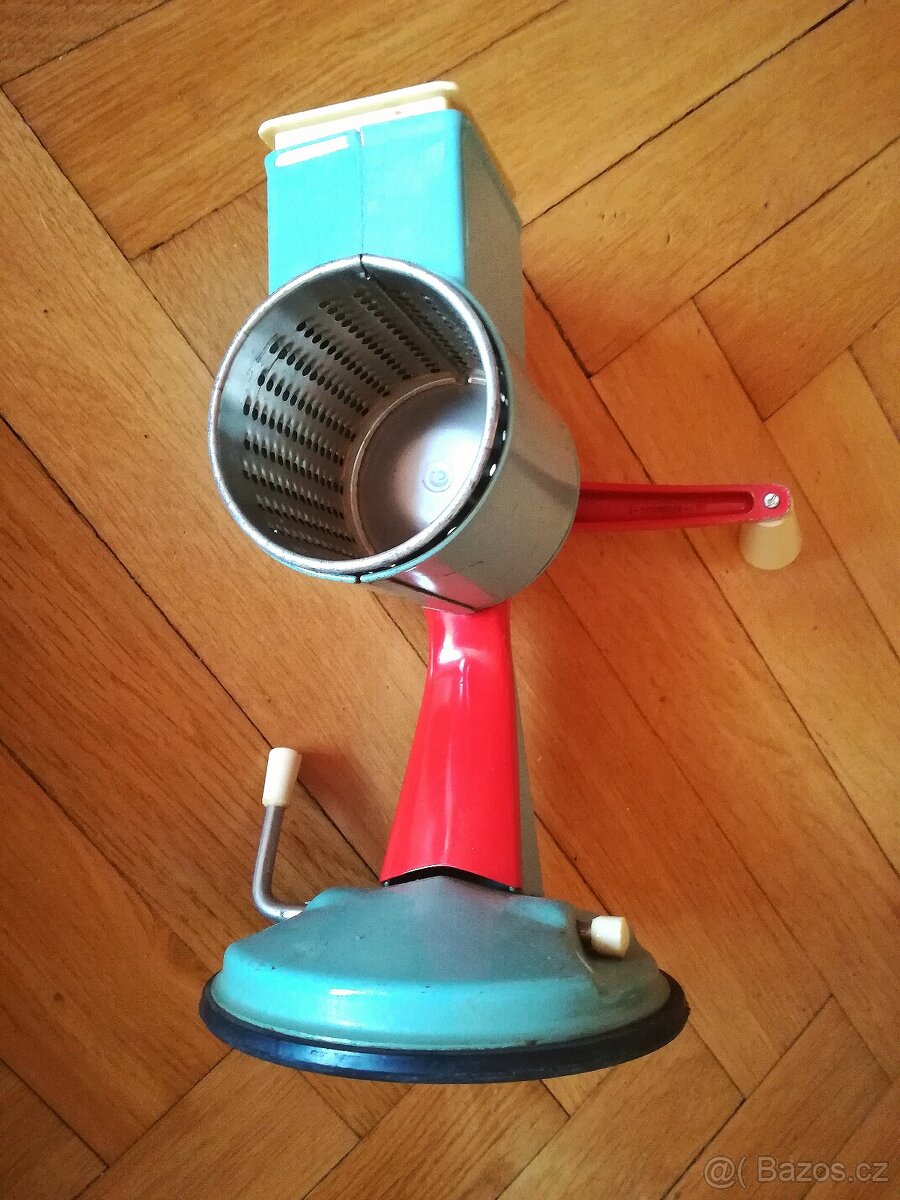 Mlýnek na rohlíky - 2