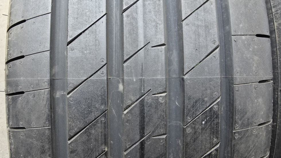 Letní pneu 235/45/20 Good Year - 2