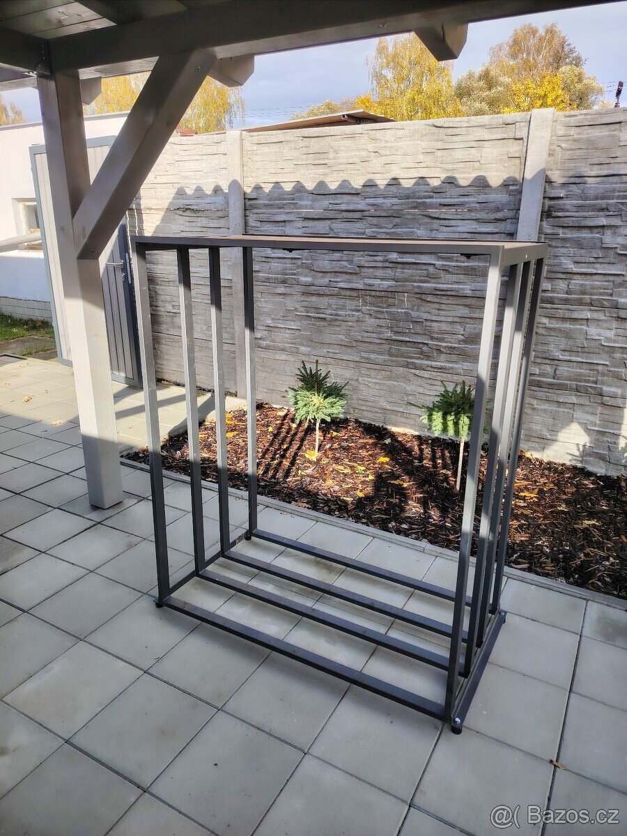 Stojan na dřevo. - 2