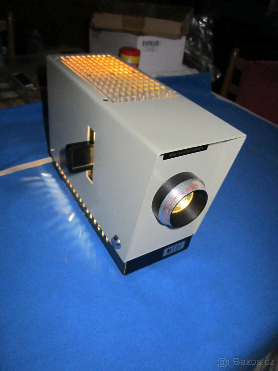 Diaprojektor Meopta Medi a Retro mlynek na mak - 2