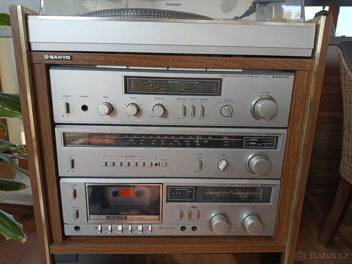 SANYO HiFi sestava - 2
