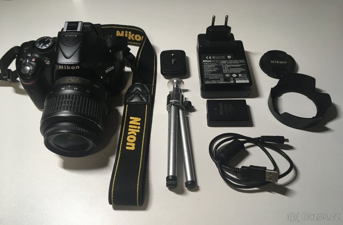 Zrcadlovka Nikon D5200 + Objektiv + příslušenství - 2