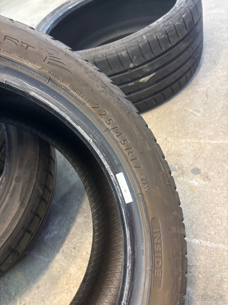 Letní pneu 225/45 R17 - 2