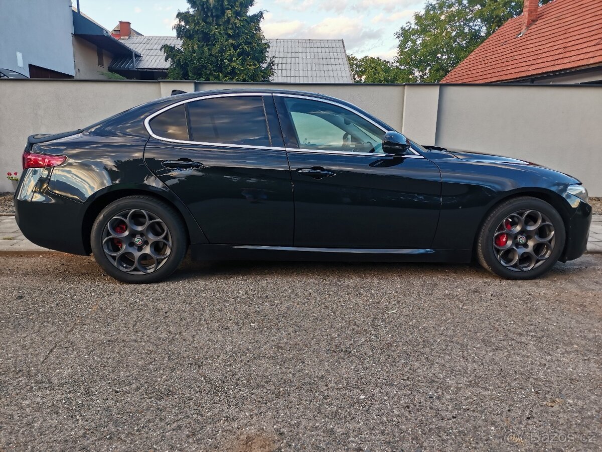 Alfa Romeo Giulia 2,0 turbo benzin - 2