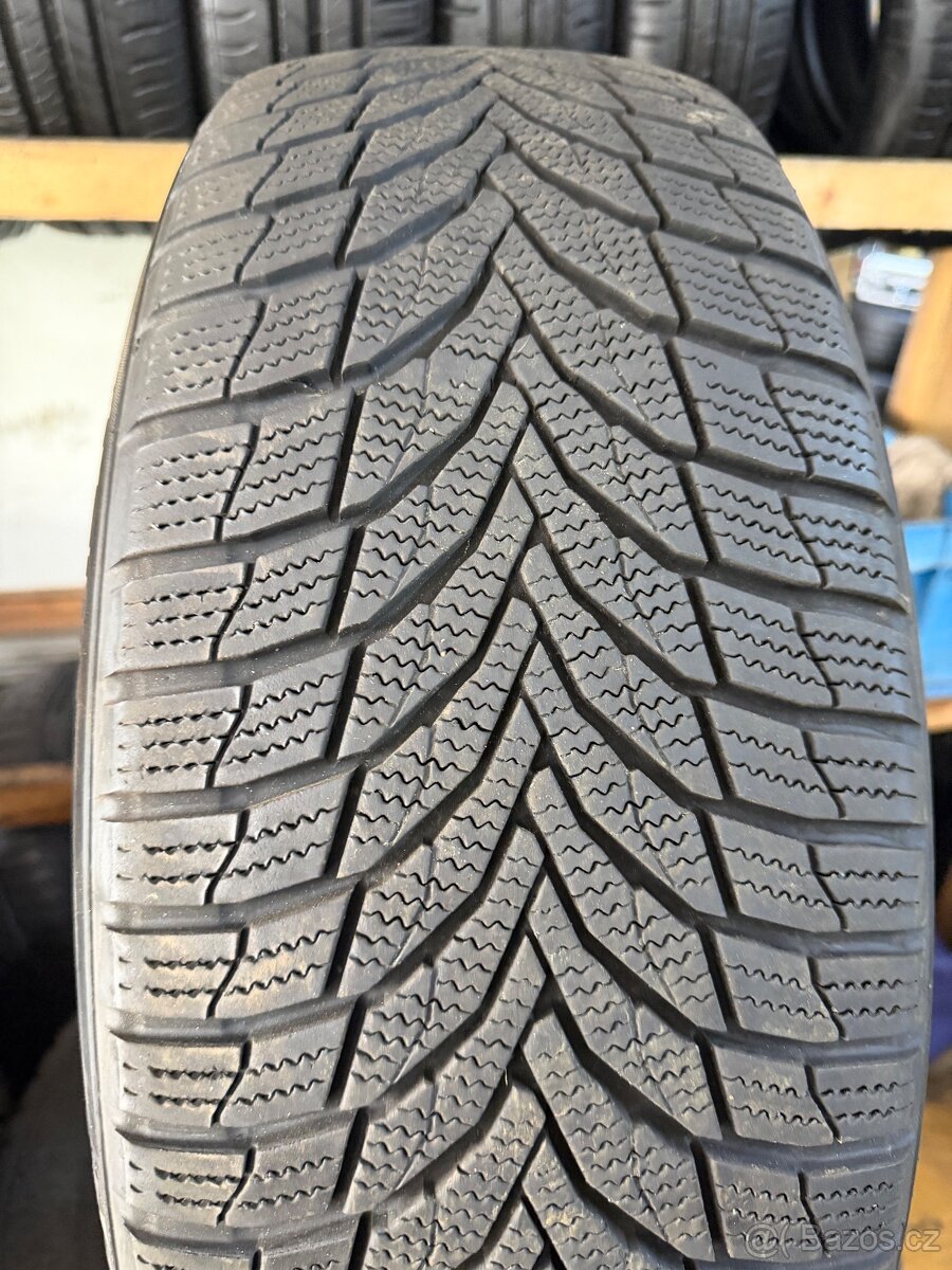 Zimní 235/60r18 Nexen - 2