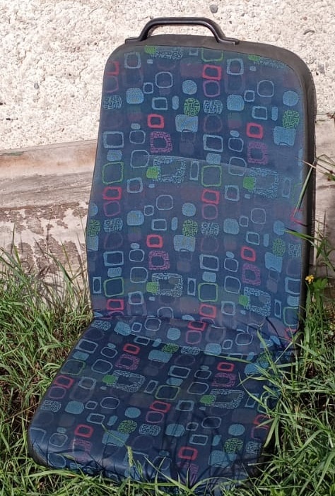 SEDAČKY Z AUTOBUSU - 2