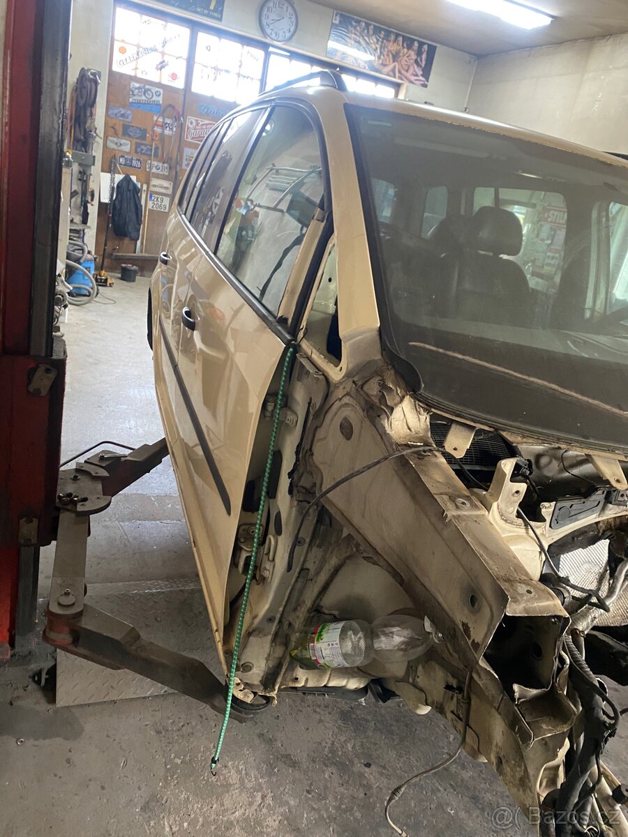 Volkswagen Touran 1.9tdi DSG 2011 - 2