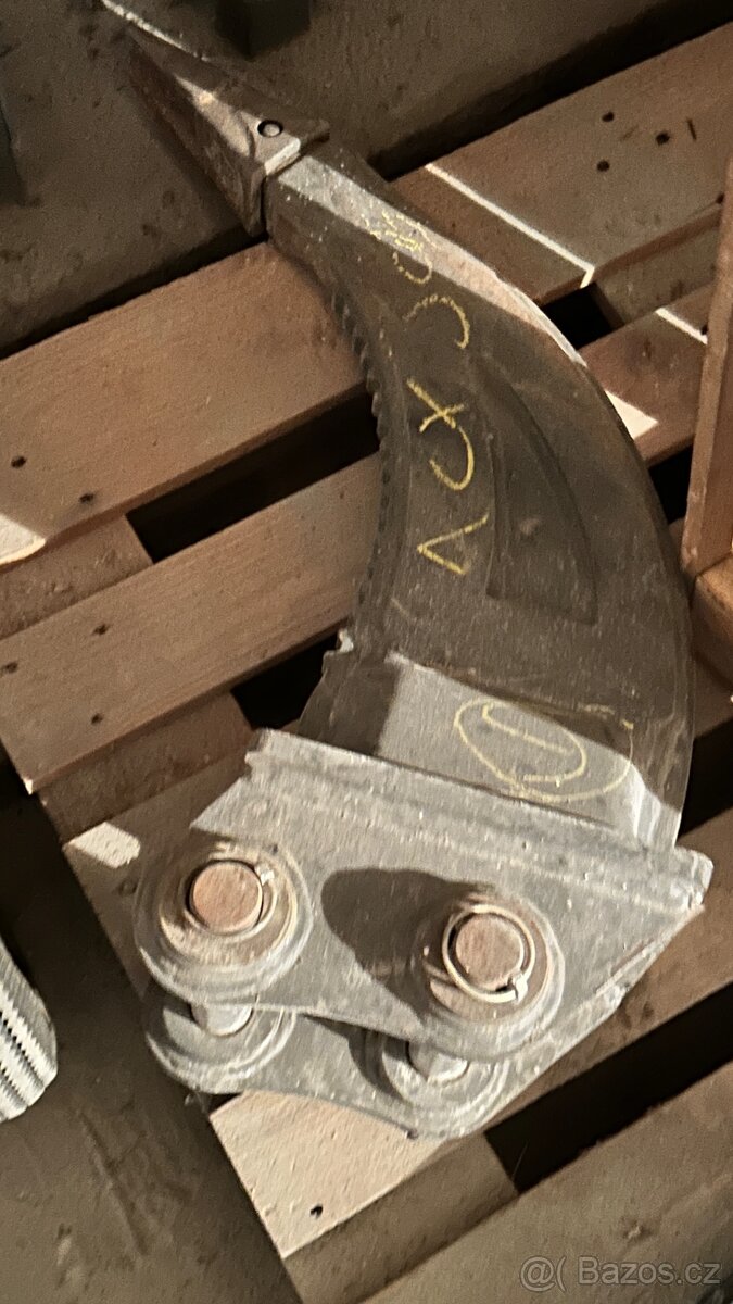 Rozrývací trn na bagr JCB 1CX - 2