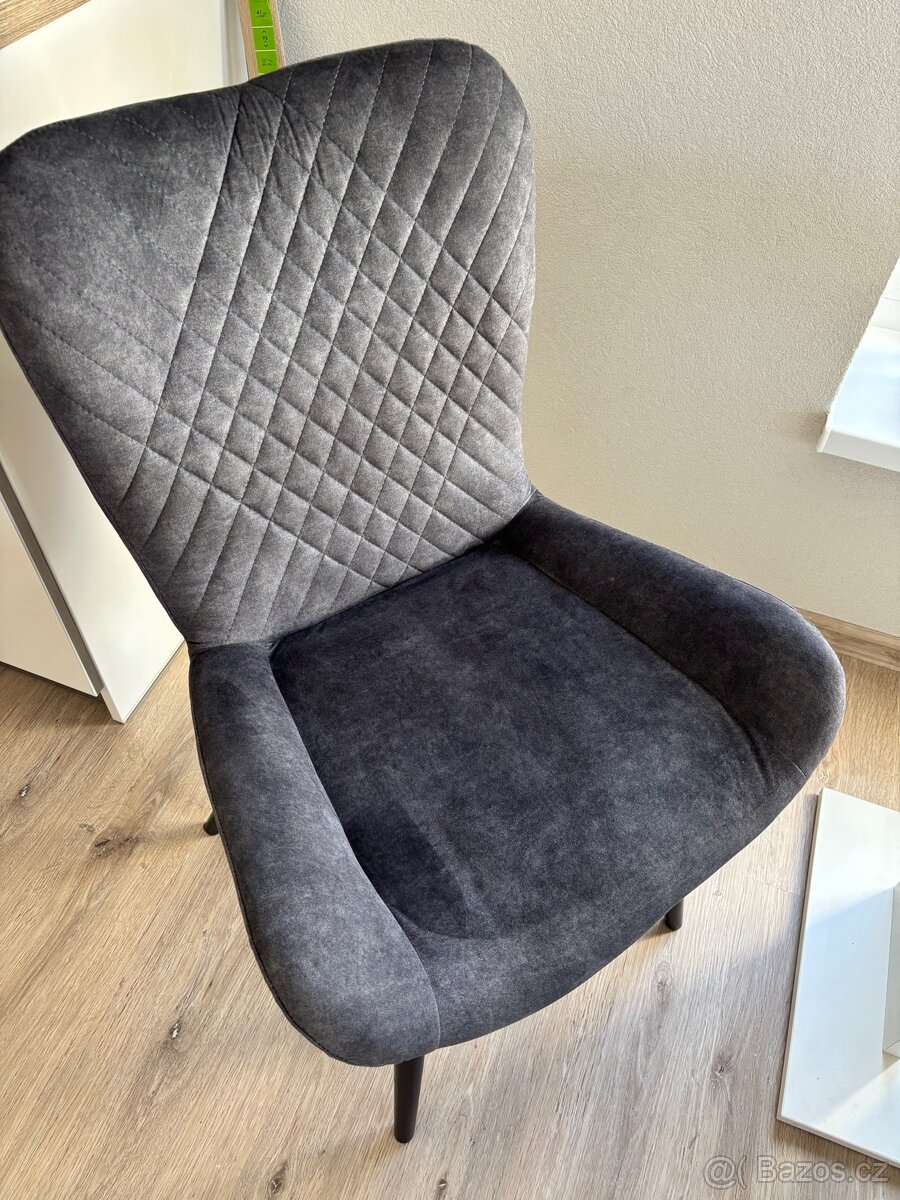 Jídelní stůl + židle - 2