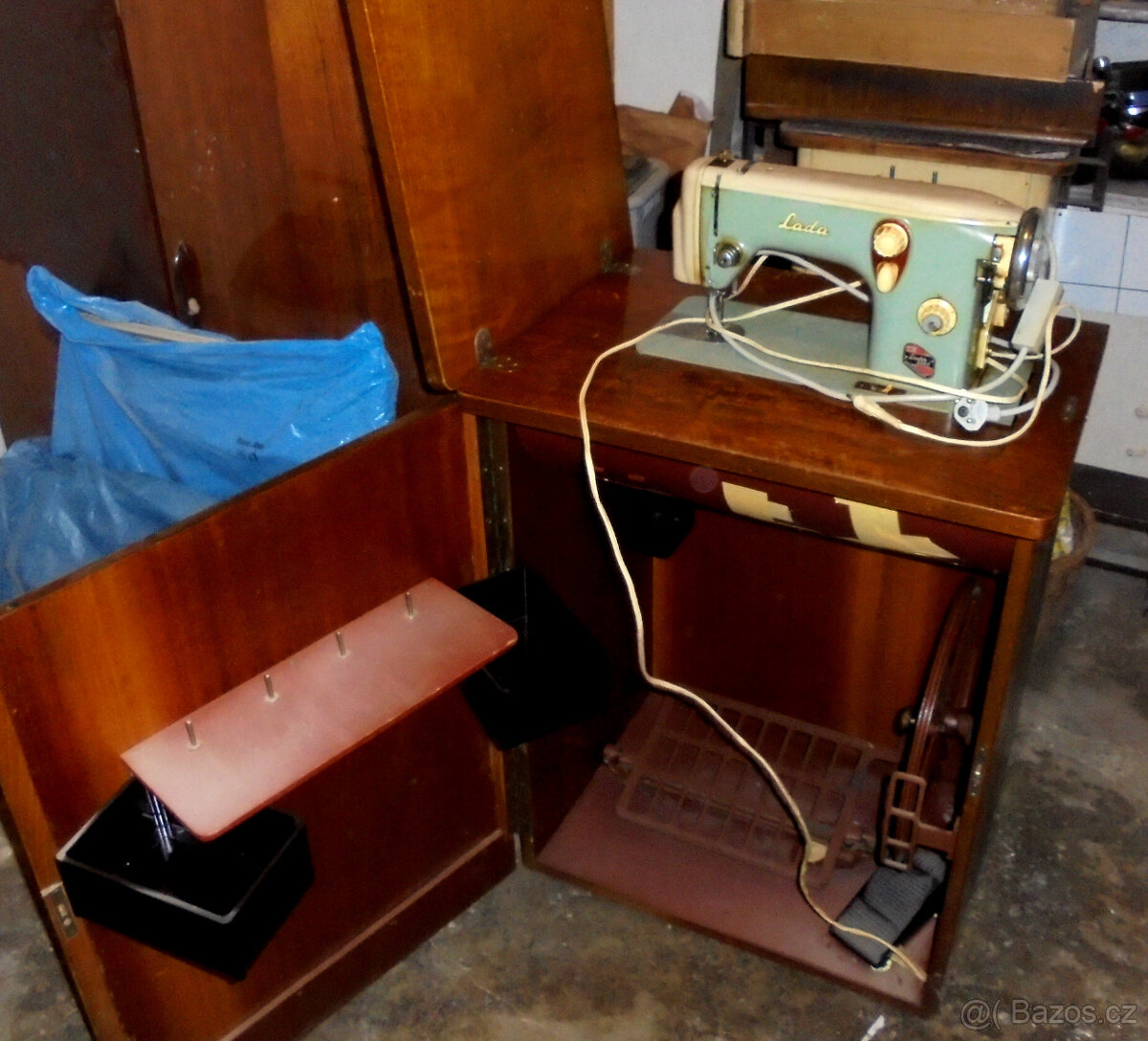 Šicí stroj Lada s elektrickým pohonem - 2