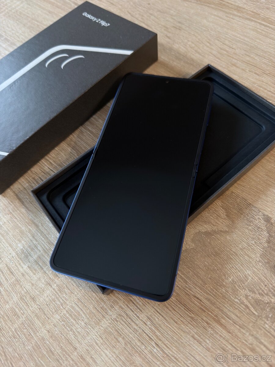 Galaxy Z Flip 7 - úplně nový - 2