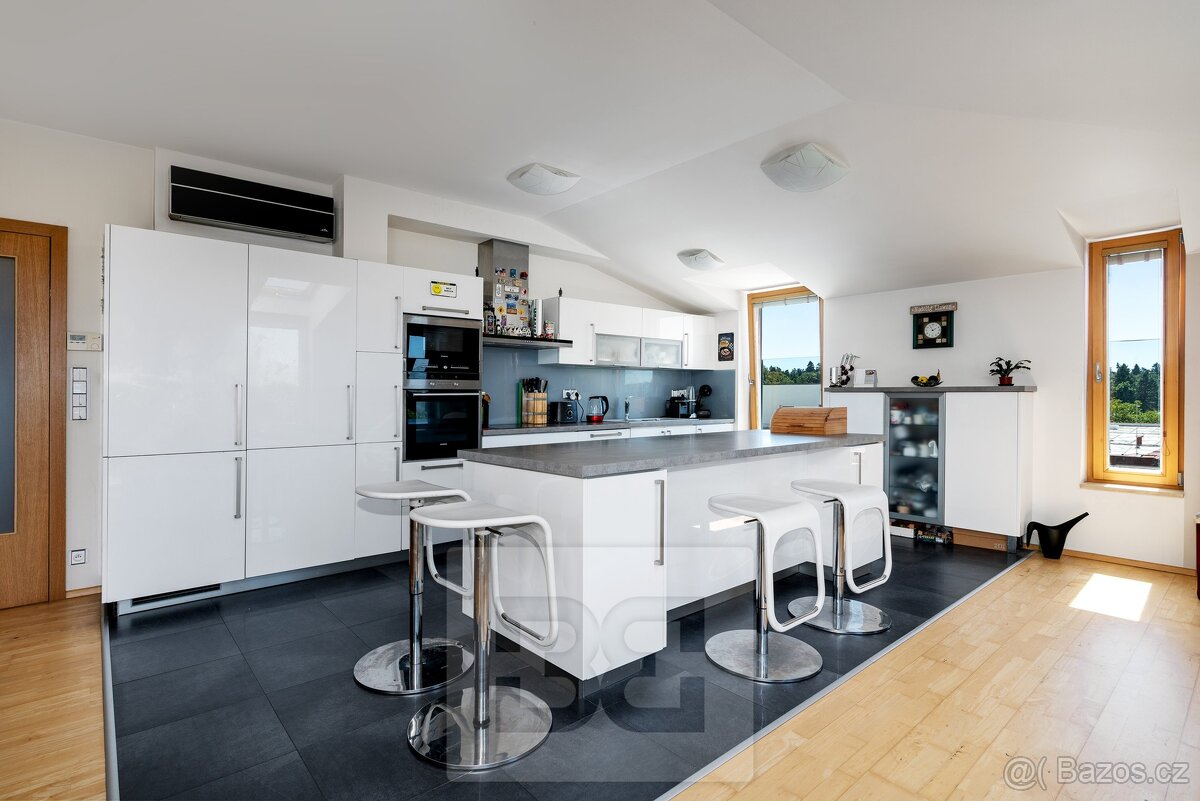 Prodej nadstandardního bytu 7+kk/3xGS/2xPS v centru prestižn - 2