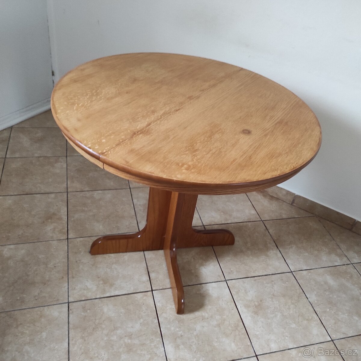 Rozkládací kulatý jídelní stůl 90 - 124 - 2