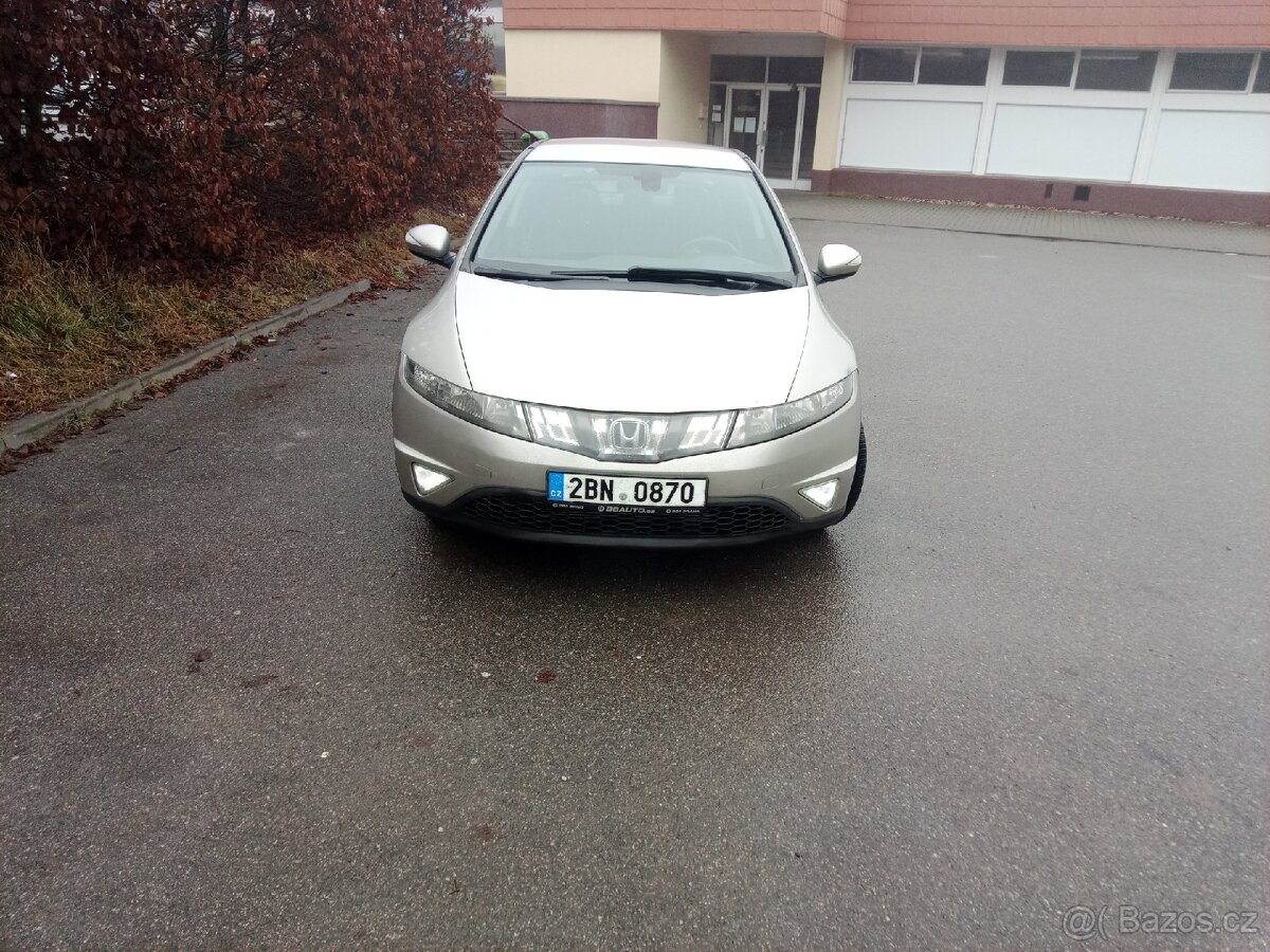 Honda Civic 8g.18.benzin - 2