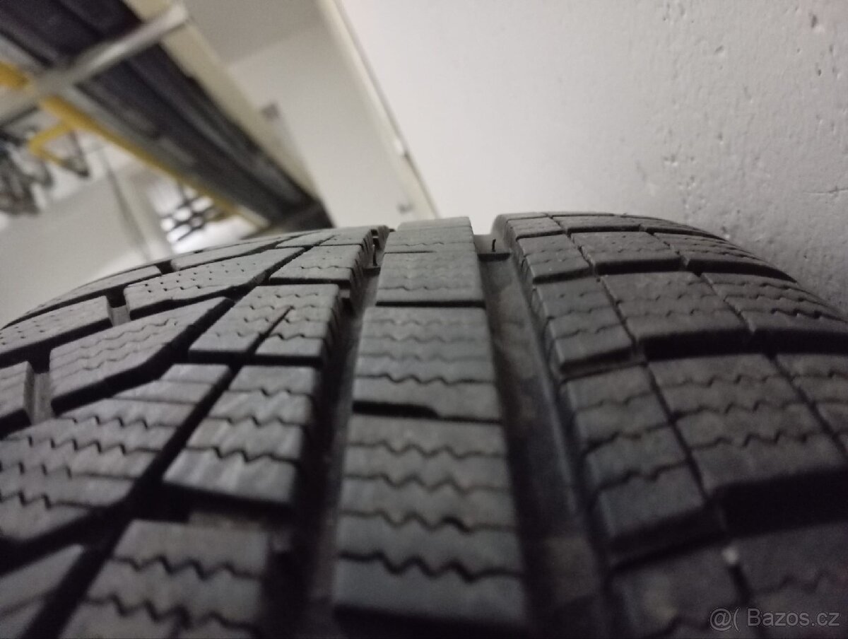 Zimní pneumatiky 215/60/r17 - 2