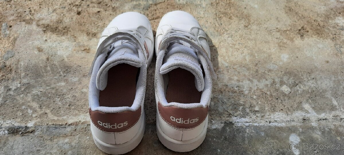 Dívčí sportovní boty Adidas - 2