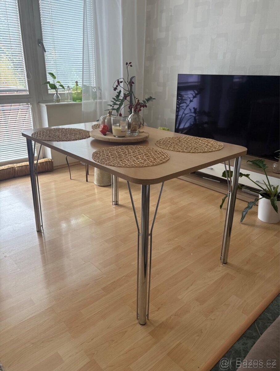 Jídelní stůl - 2