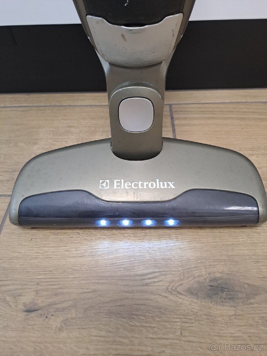 Aku tyčový vysavač ELEKTROLUX - 2