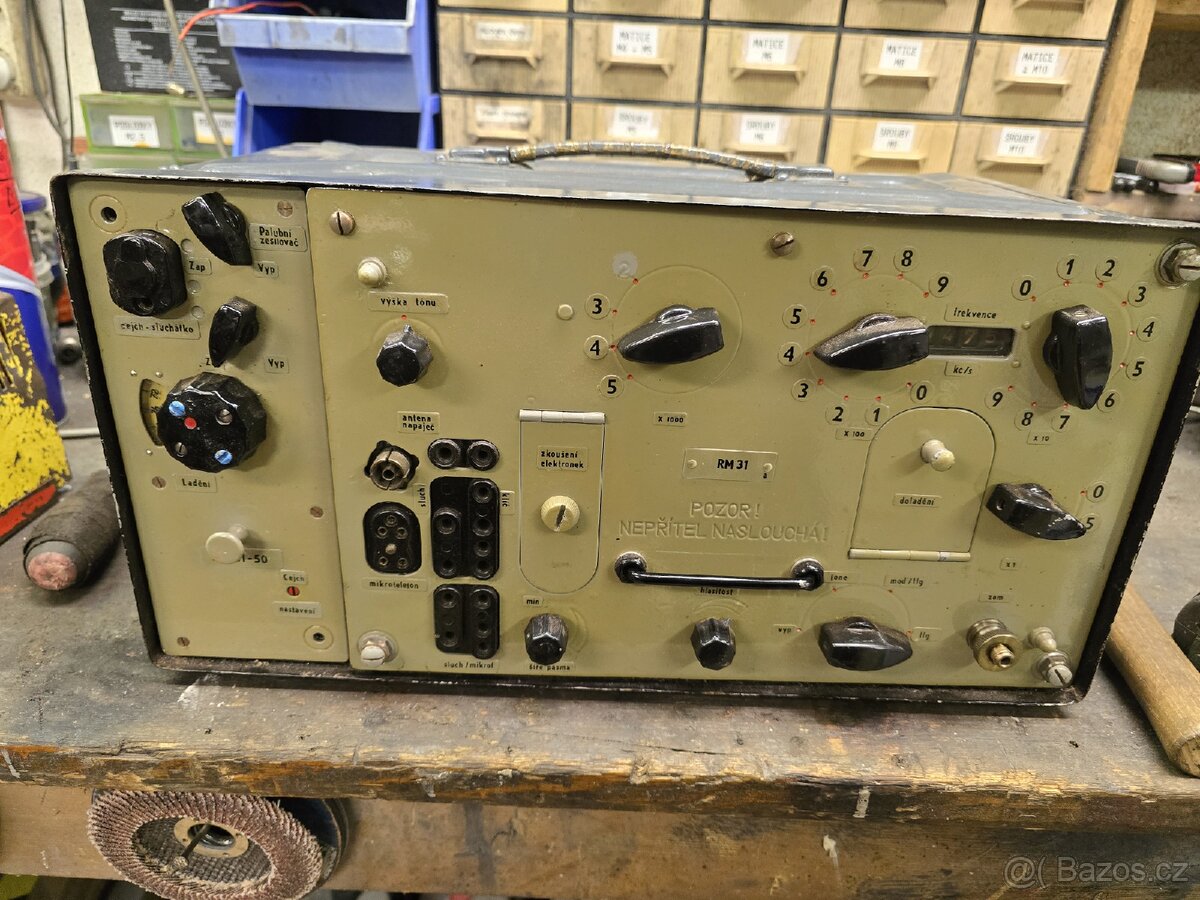 Armádní vysílačka RM-31 z tanku - 2