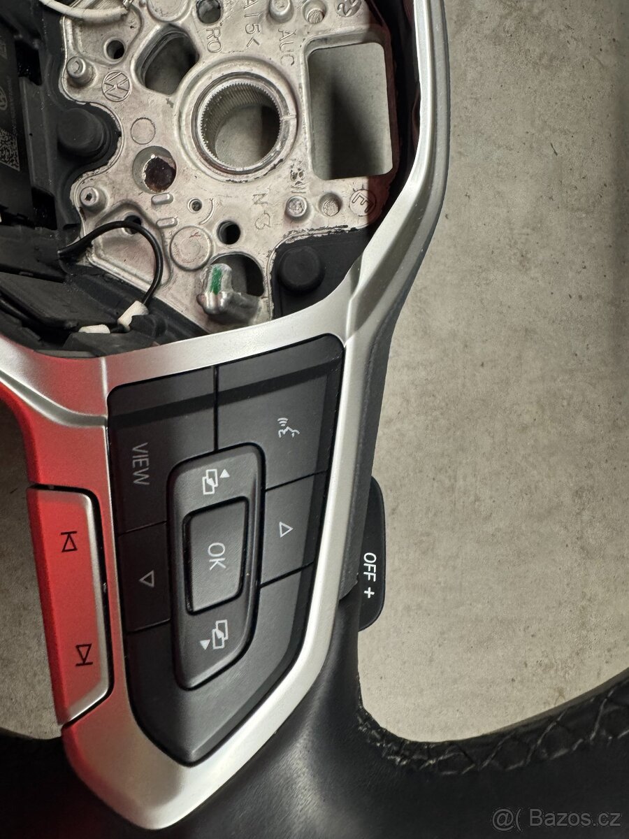 Volant VW ,F 1 pádla,travel assist TOP STAV - 2