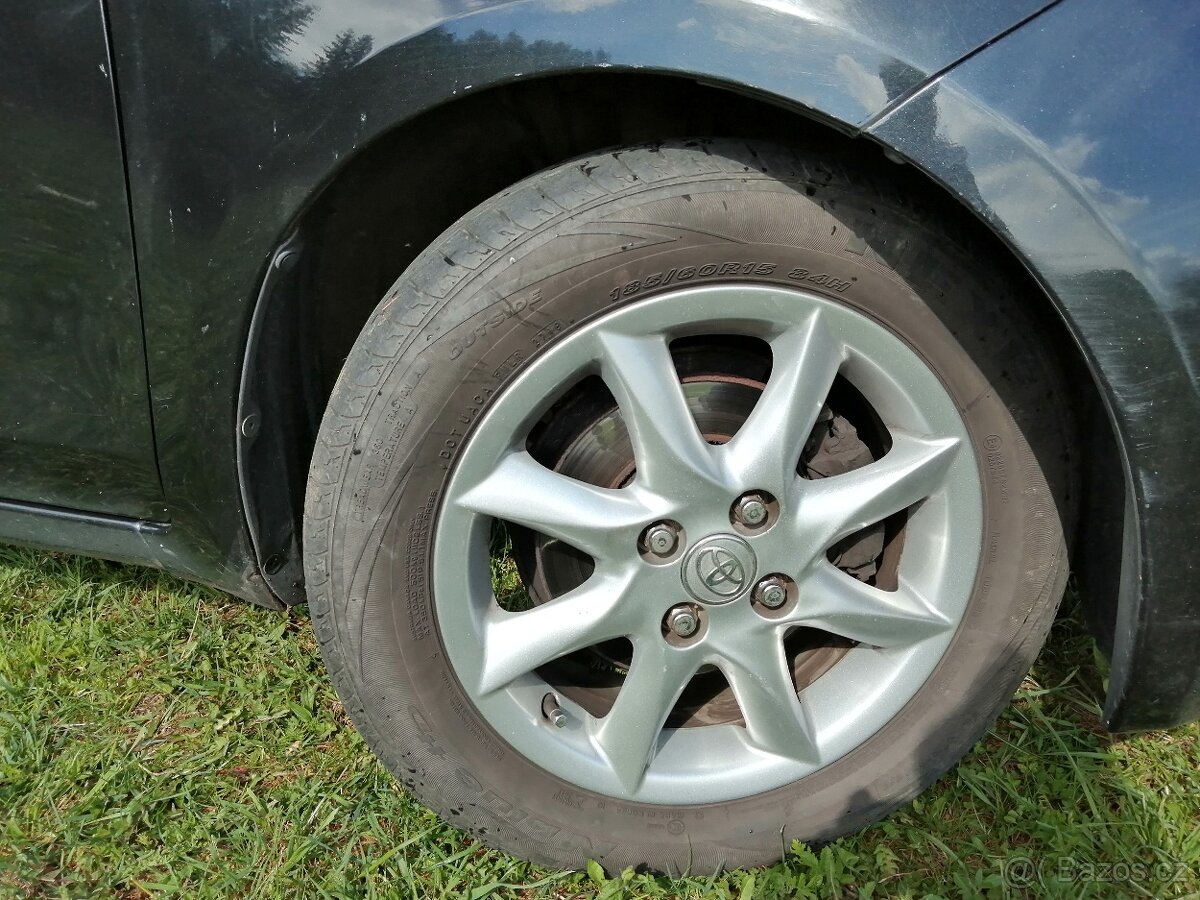 Toyota Yaris 1.3 (64 kW), LPG, klima, STK 2027, nádrž 2032 - 2