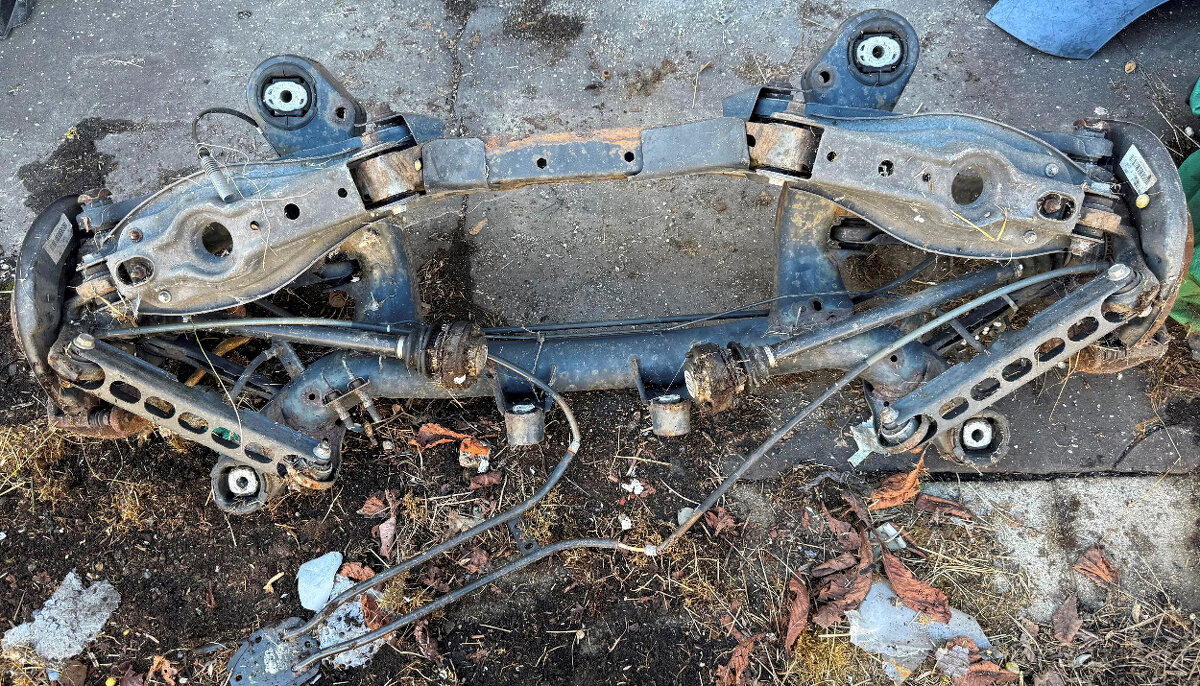 Zadní náprava komplet 64529182794 BMW 1 E87 - 2