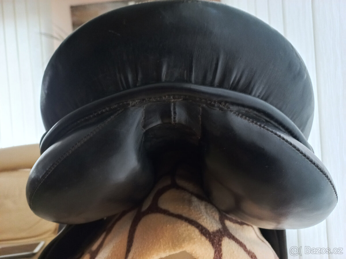 Starší drezurní sedlo neznámé značky - 2