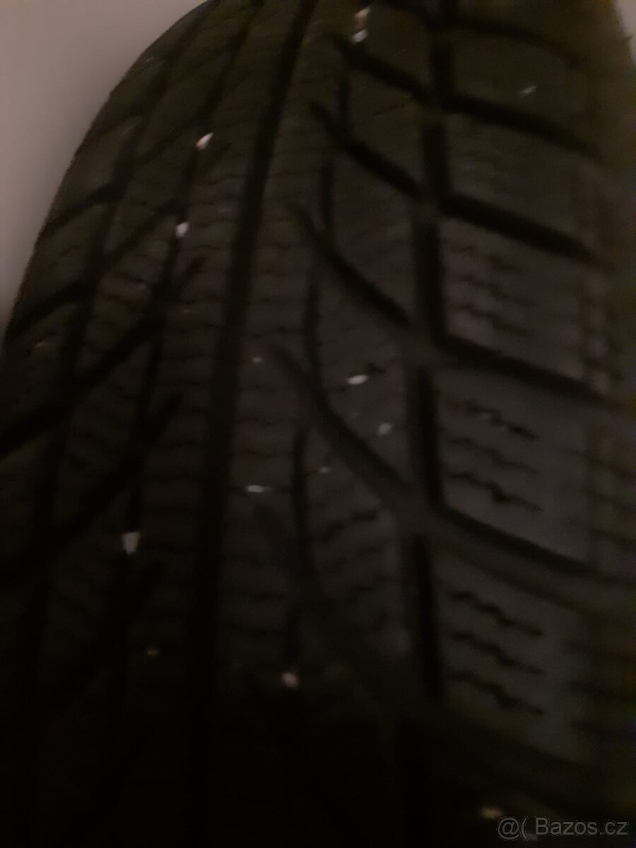 Zimní pneu včetně plechových disků 165/70 R14 DOT2320 - 2