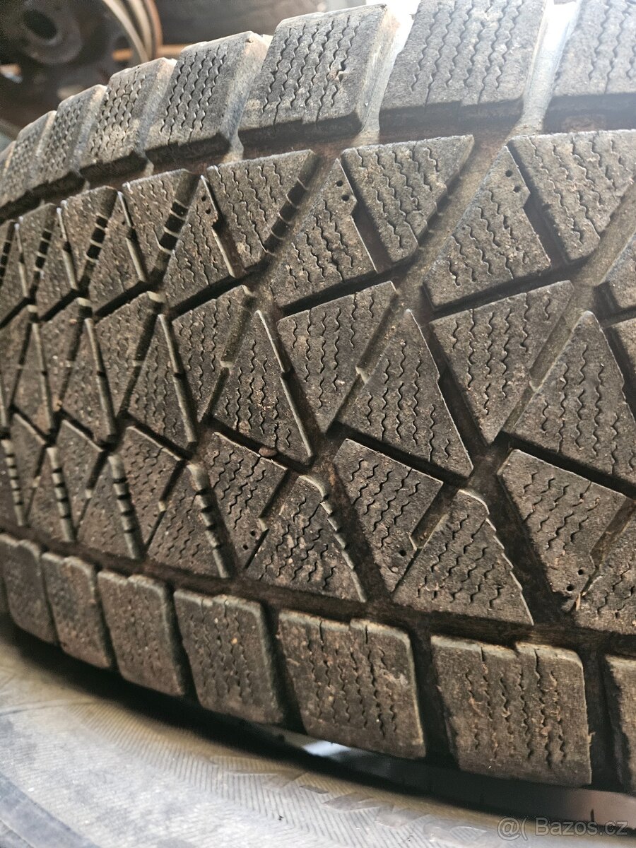 235/70R16 106S Bridgestone Blizzak - 2