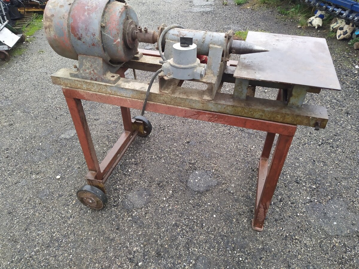 Kuželový stípač dřeva 2,2 kW, 380 V, se stolkem, na dřevo - 2