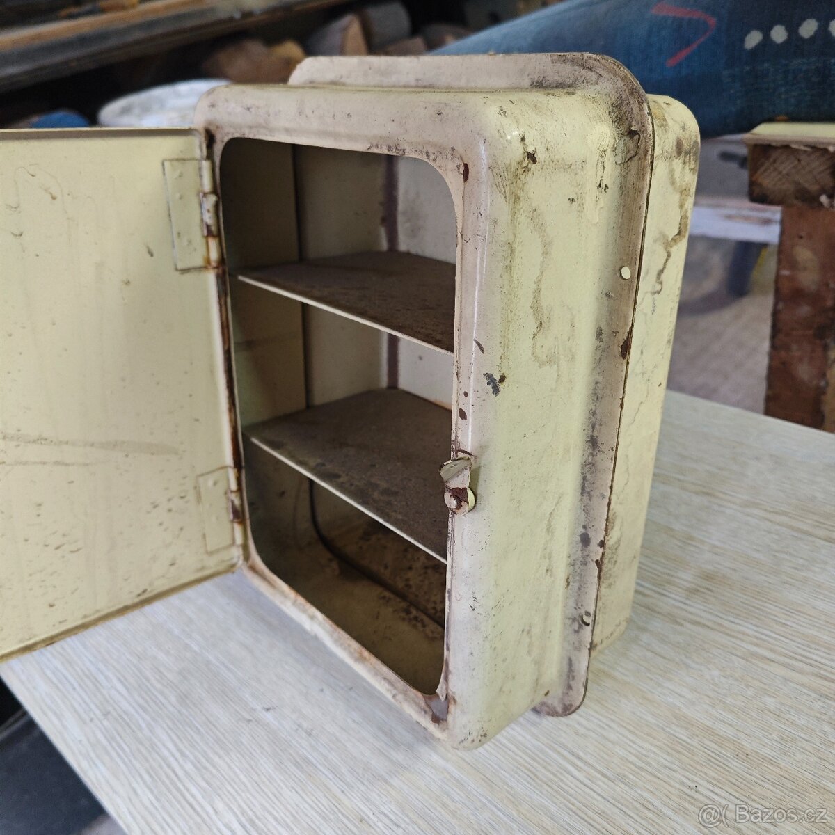 prodám lékárničku - 2