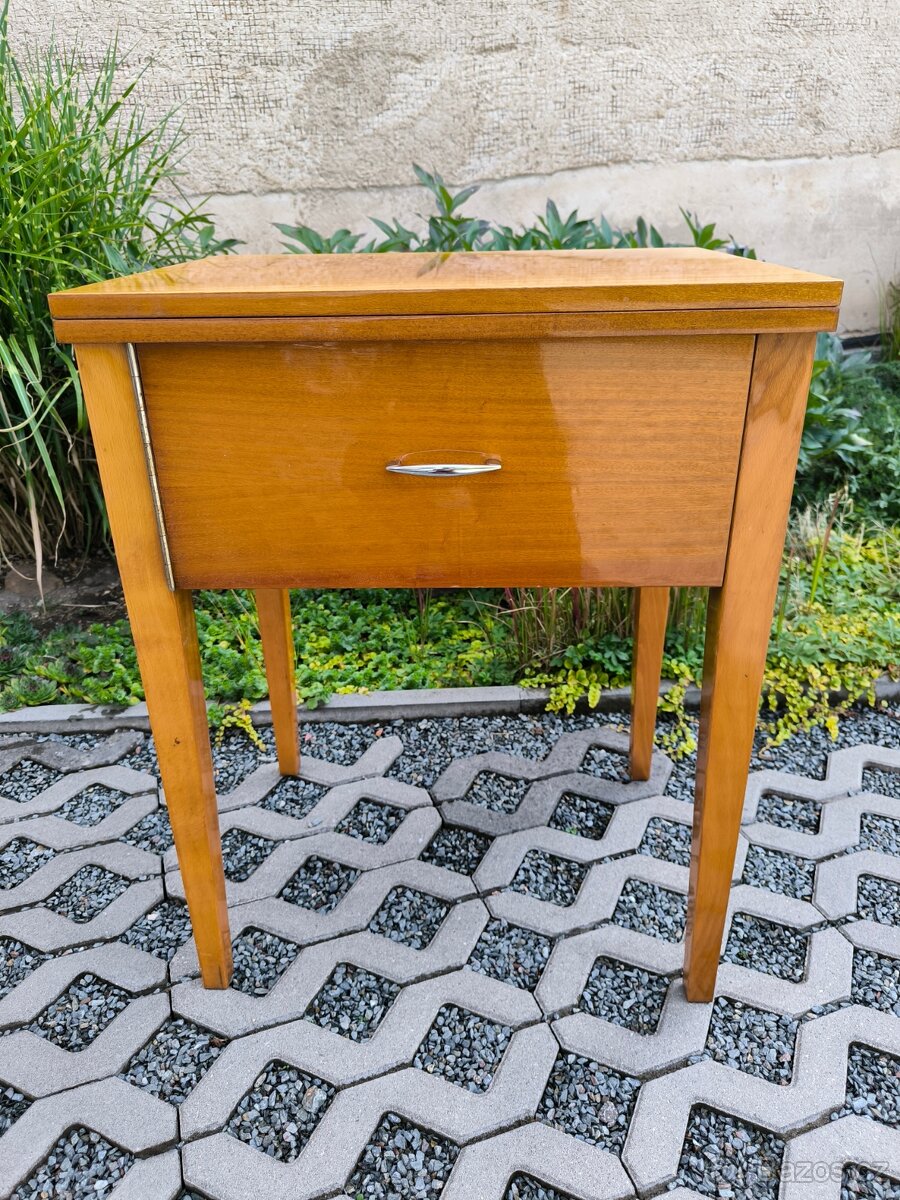 Elektrický šicí stroj Lucznik 415 TUR 2 se stolkem - 2