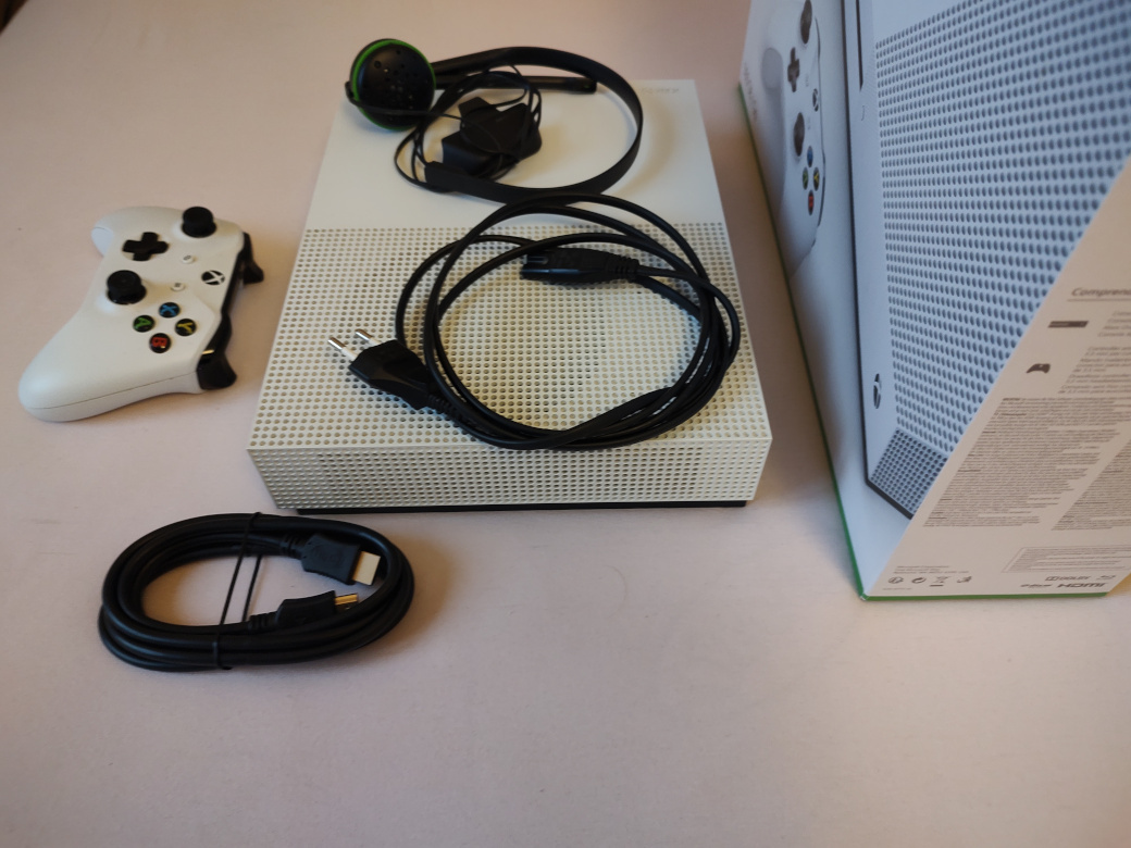 Xbox One S 500GB, bezdrátový ovladač, původní krabice - 2