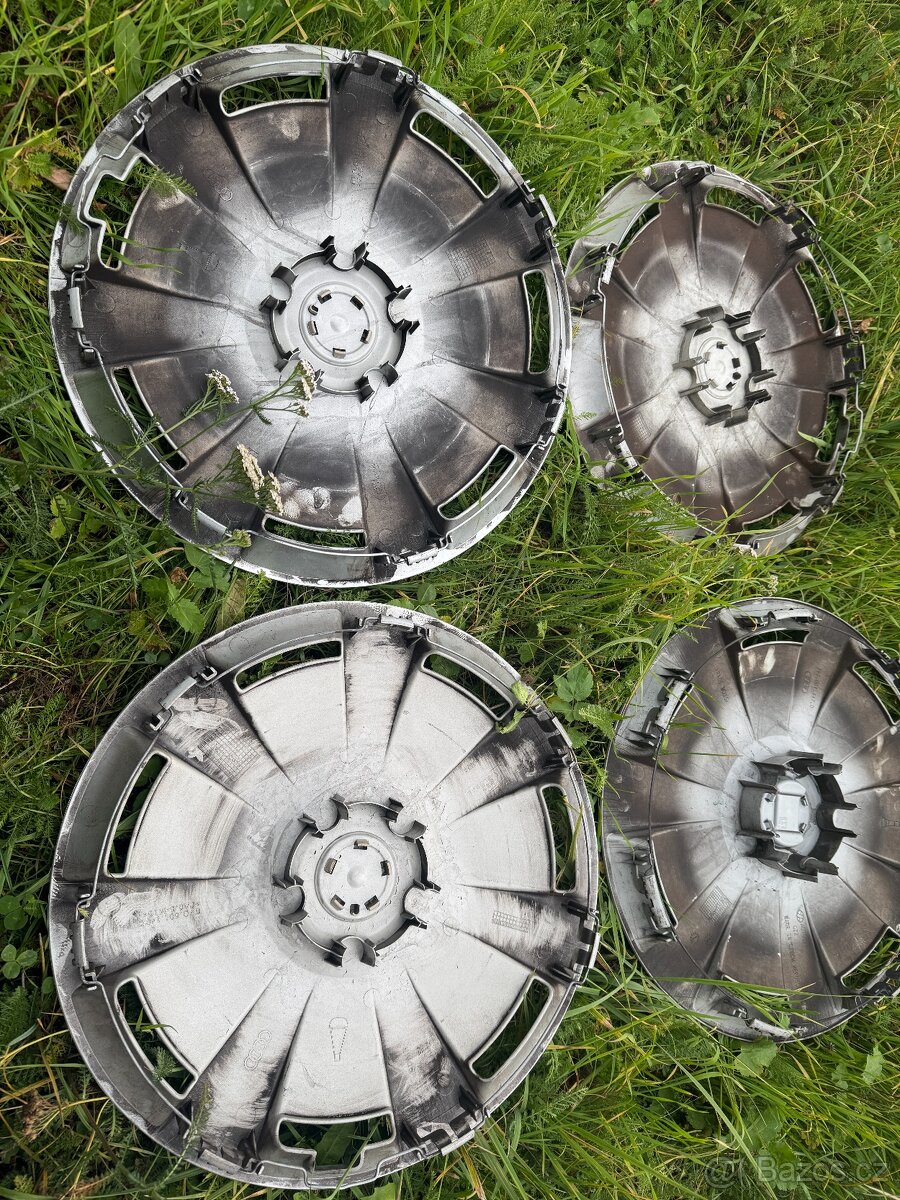 Poklice Audi R16 8V0.601.147C - 2