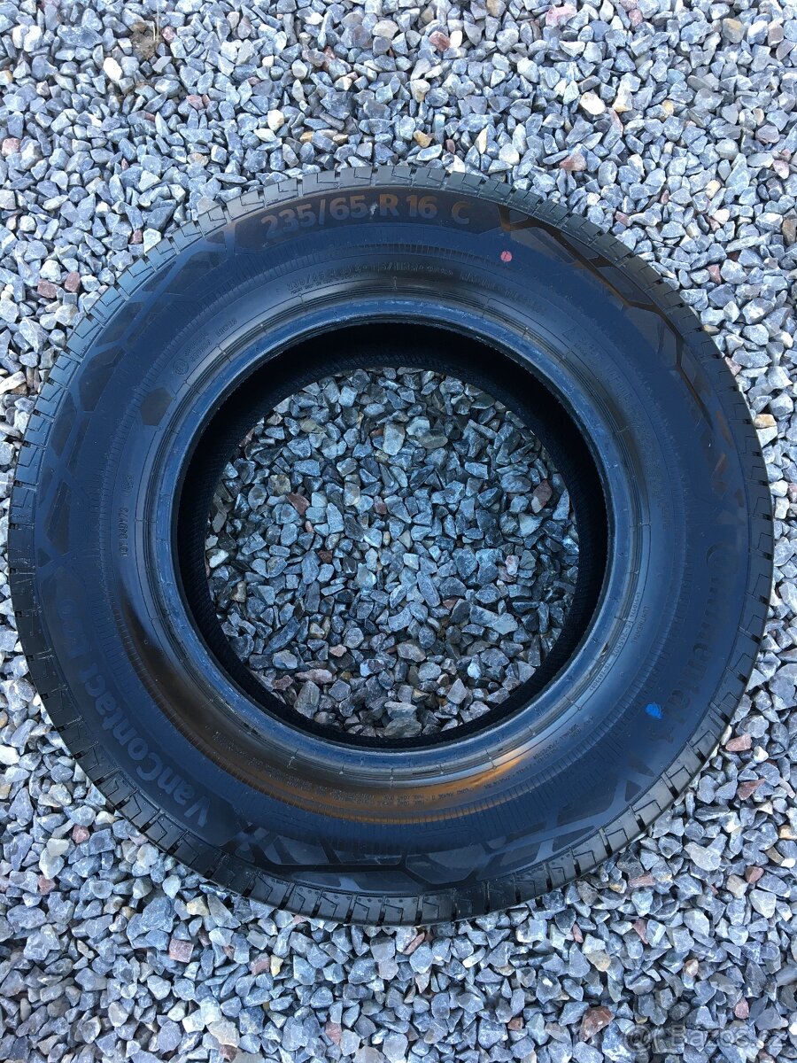 Pneu 235/65 R16 C - 2