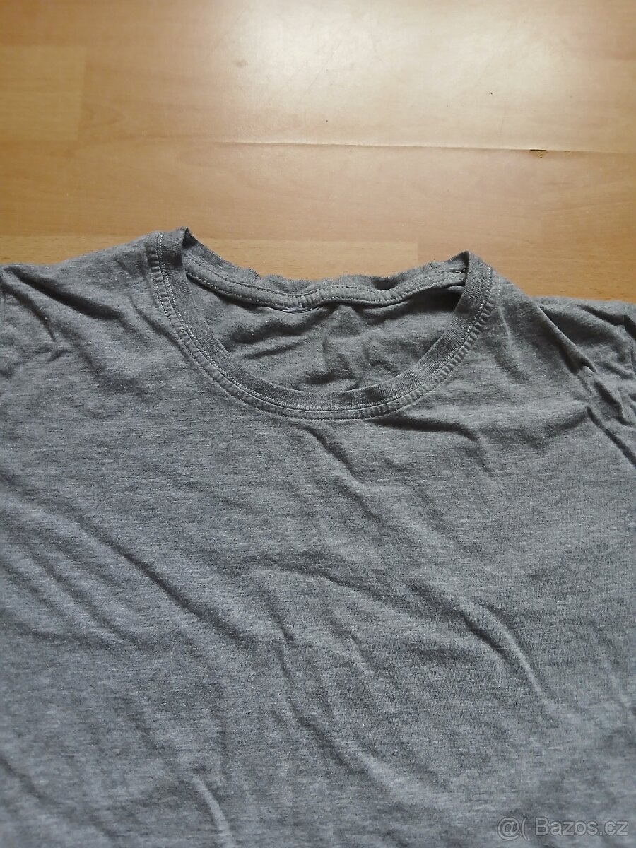 Šedé triko - 2