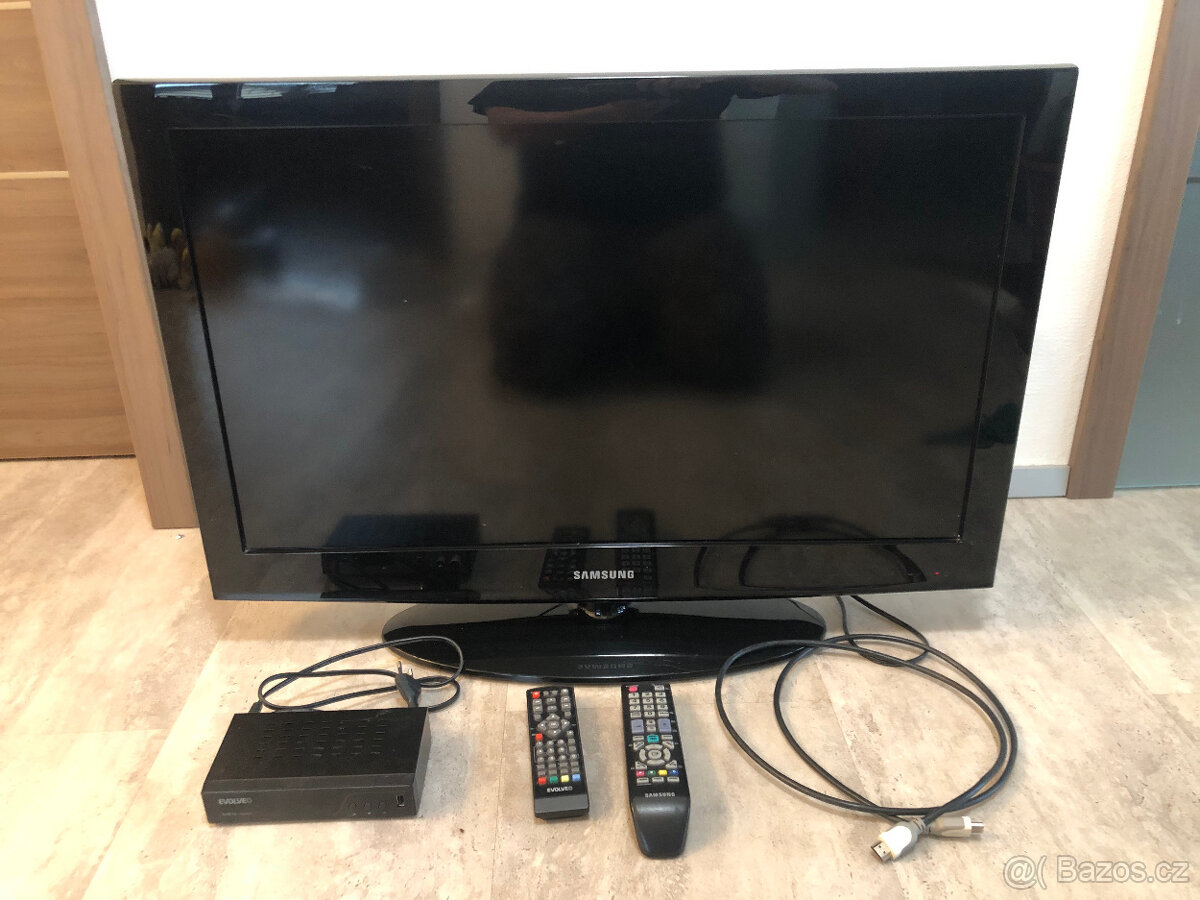 Televize Samsung LE32D400 LCD a set top box Evolveo Omega T2 - 2