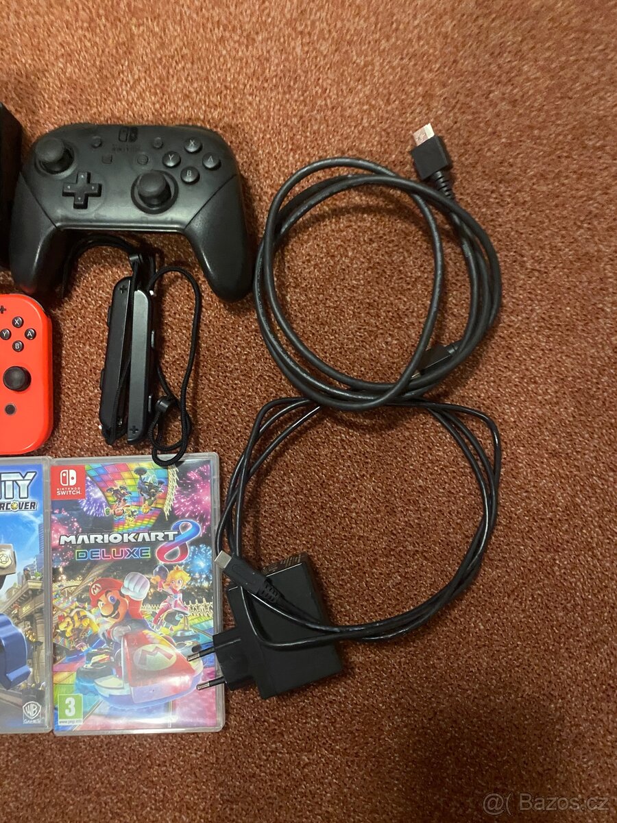 Nintendo Switch (1. generace) + Pro Controller + 4 hry - 2