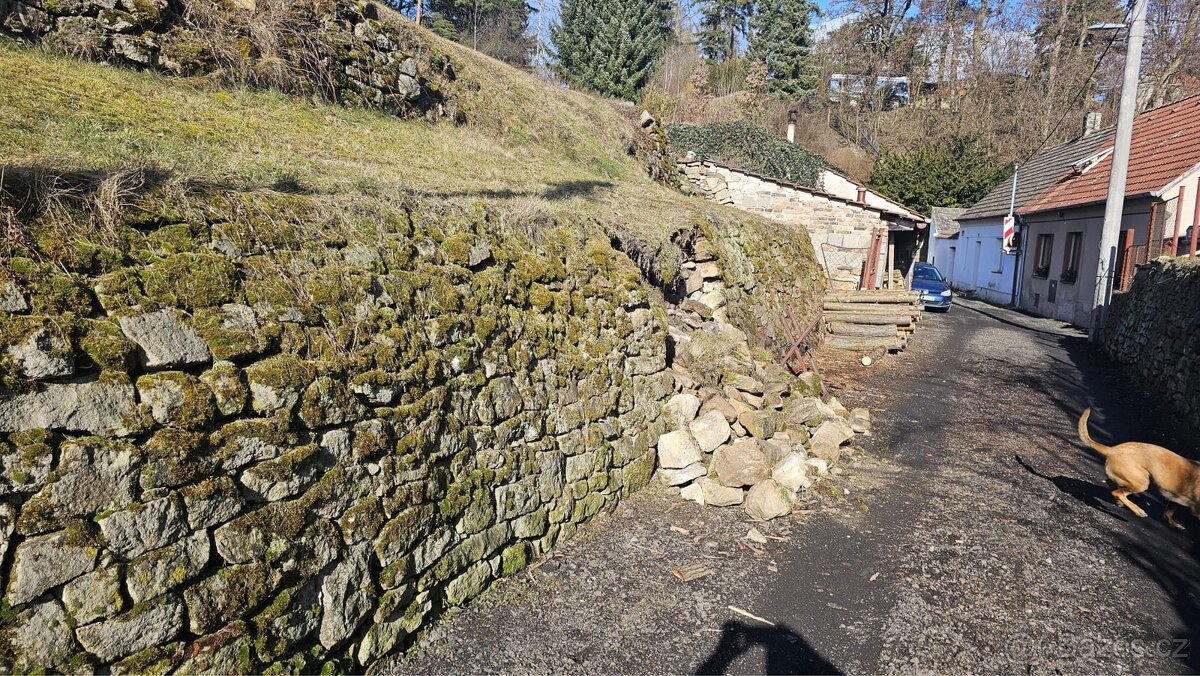 Pískovcový kámen žehrovák - 2