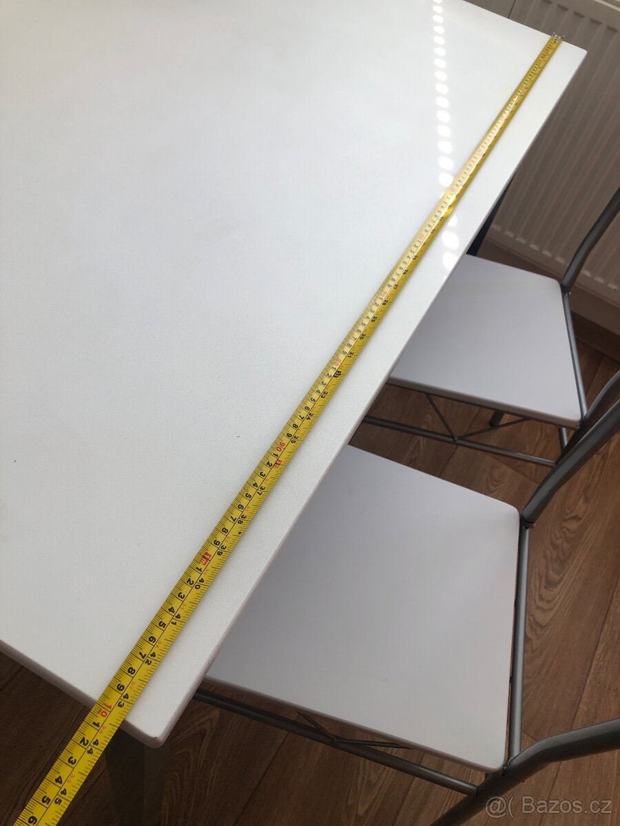 Kuchyňský jídelní stůl - 2