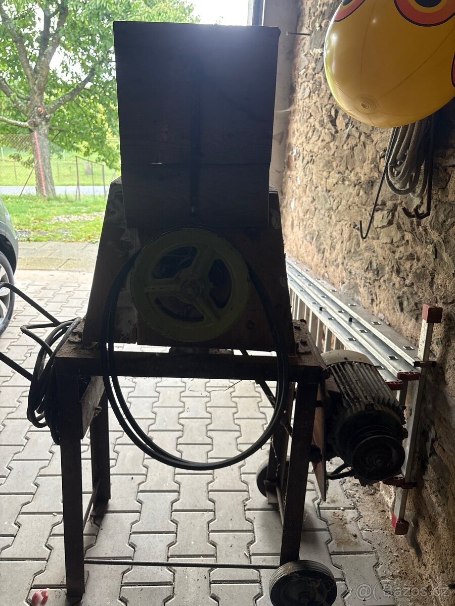 Šrotovník kameninový na obilí - 2