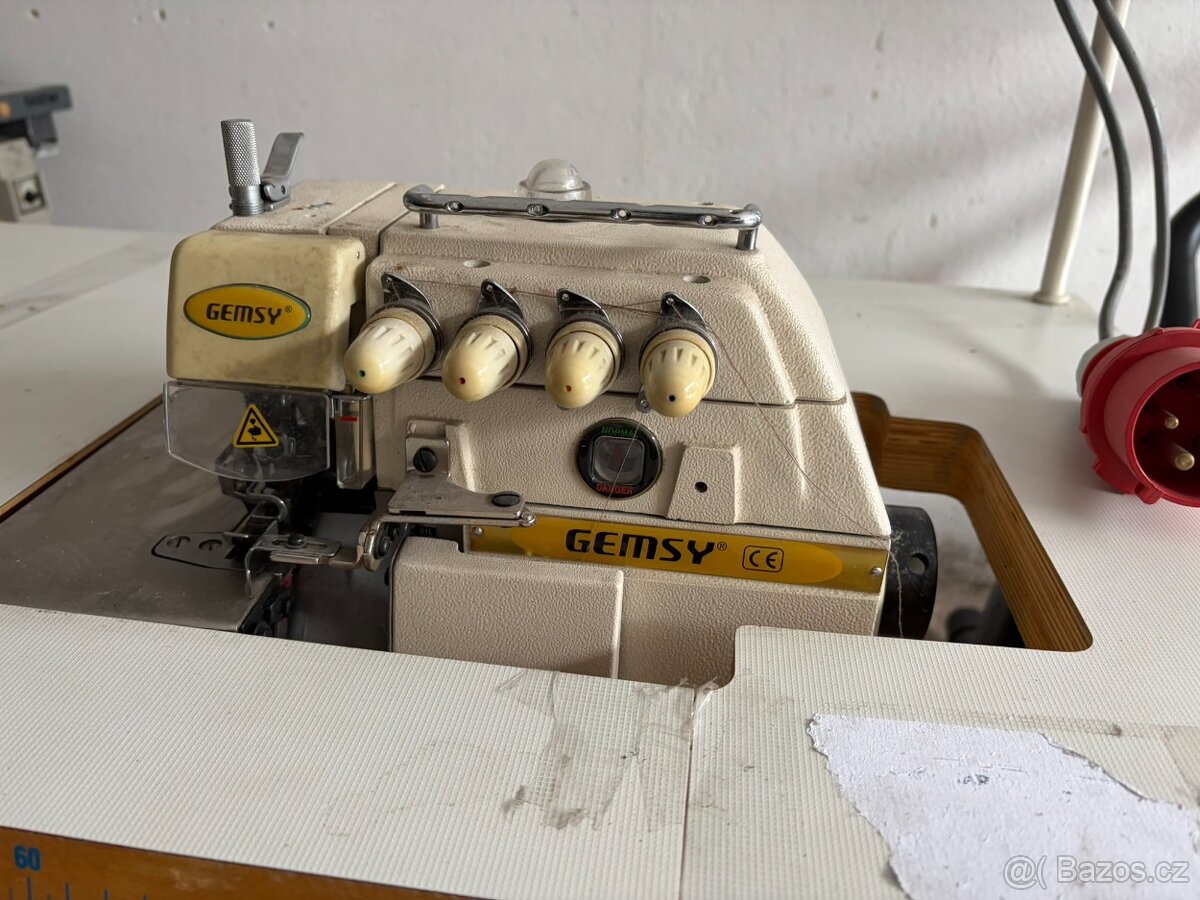 Průmyslový šicí stroj / Overlock GEMSY GEM747F - 2