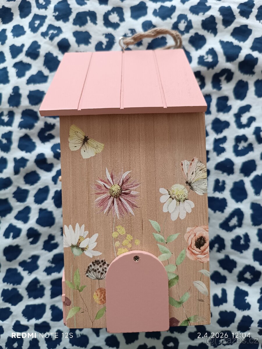 Ptačí budka a krmeni - 2