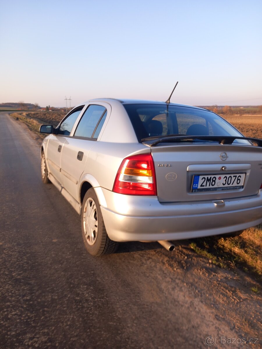 Opel Astra G 1.8 85 kw rv 2000 málo jetá - 2
