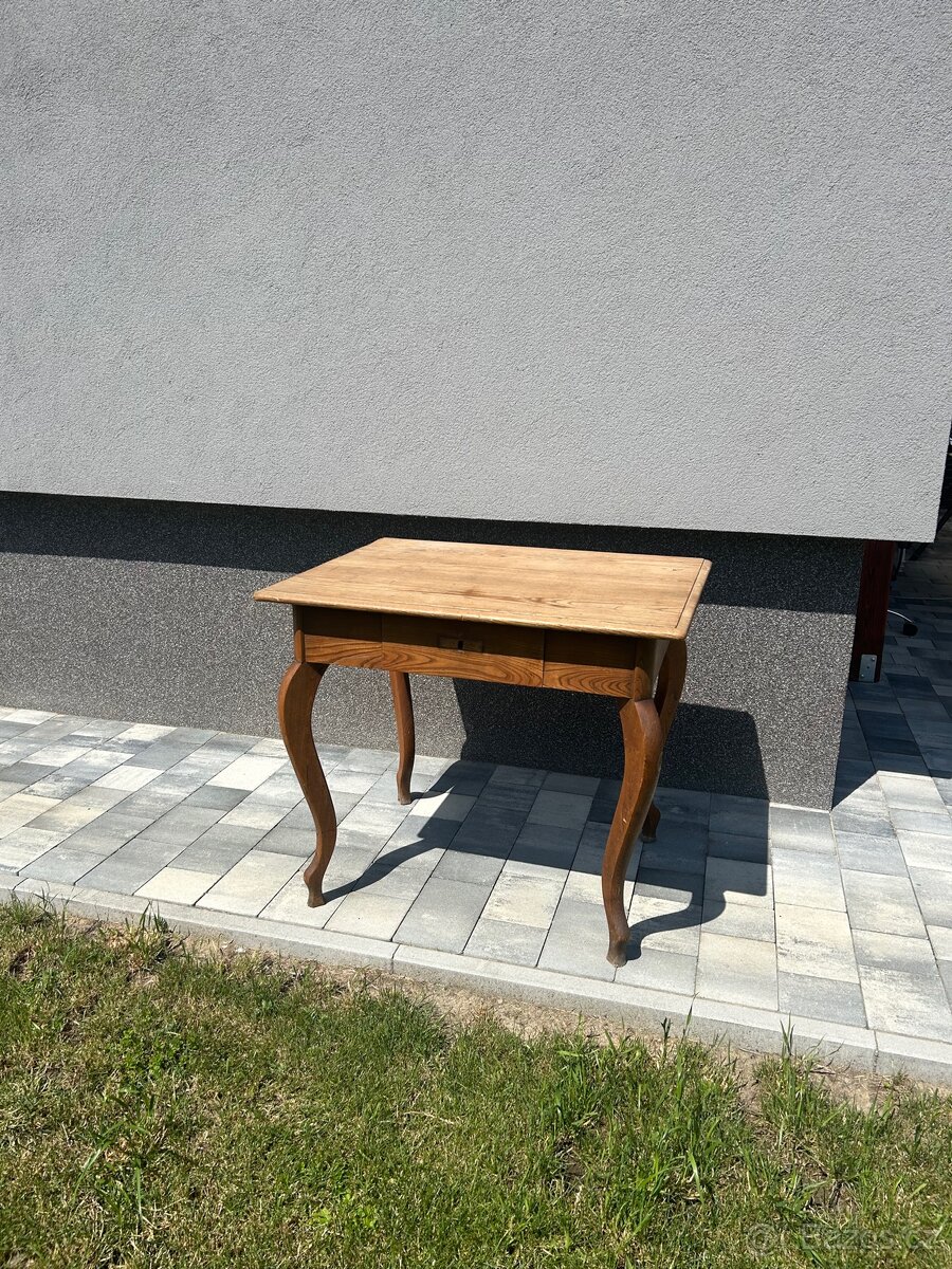 Starožitný stůl - 2