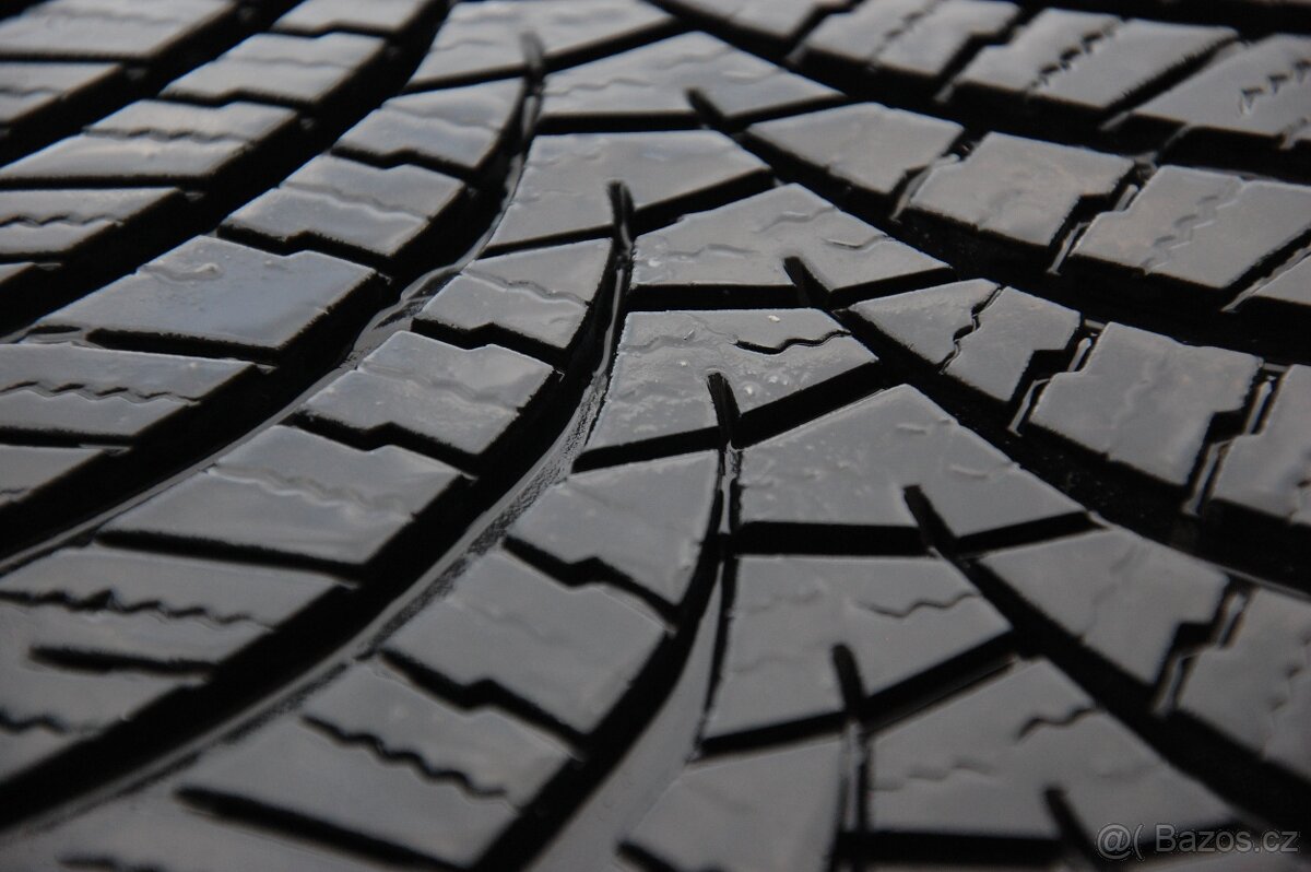 Celoroční 205/55R17 FALKEN, 4ks, vzorek 3x6,5mm a 1x7mm - 2
