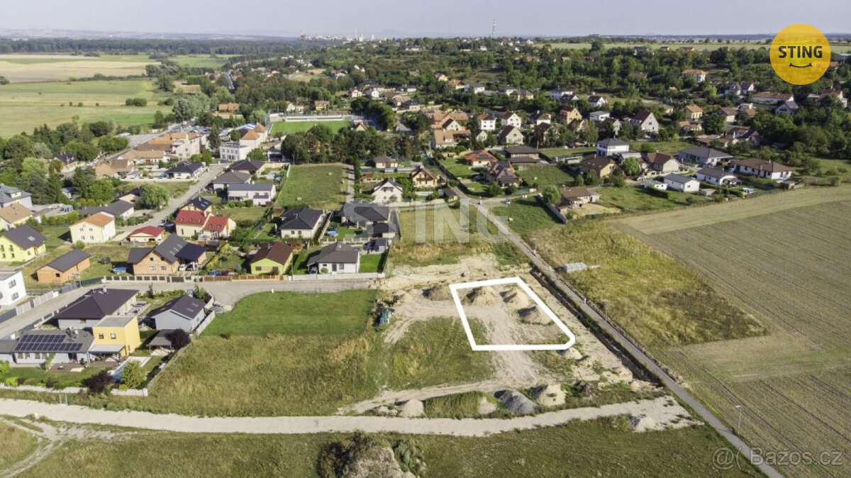 Krásný pozemek pro výstvbu rodinného domu či dvojdom, 133244 - 2